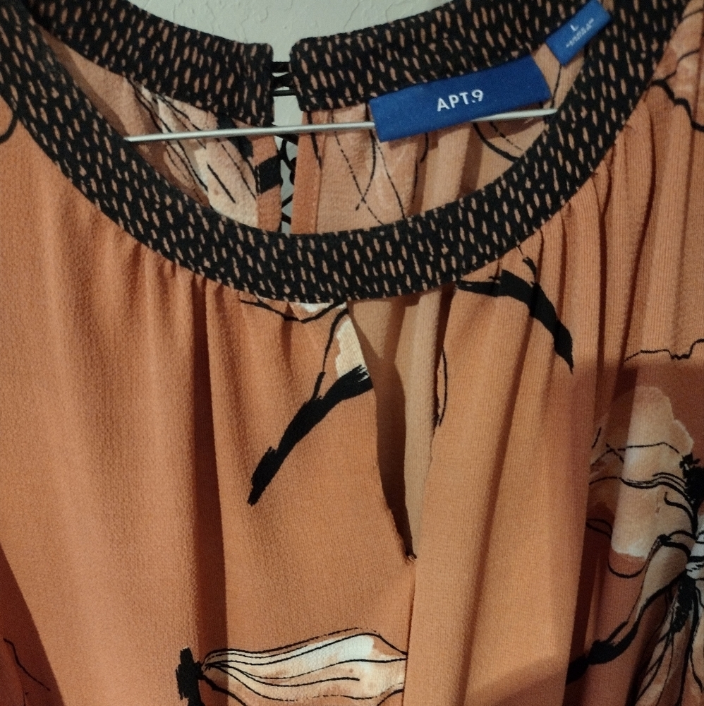 Large Dress - Picture 2 of 2